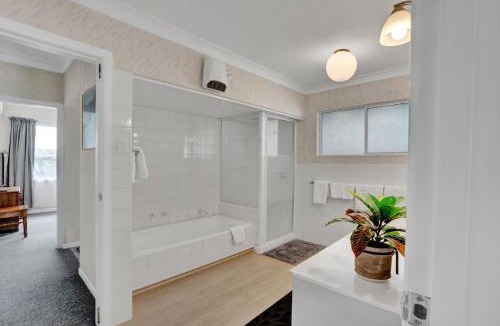 Rewa House | No 1 Beachfront Holiday Home