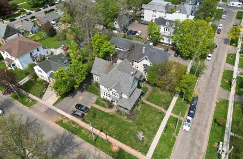 Queens Square Bed & Breakfast | No 1 Grafton Inn