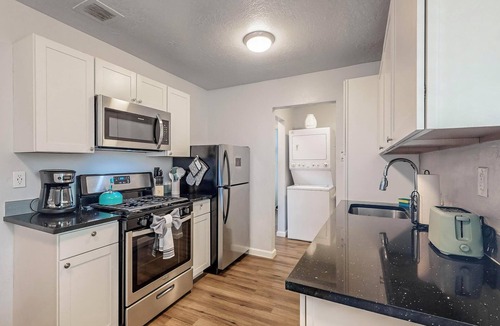 University Heights Apartment | No.1: King bed, 1b/1b, Walk to UNM