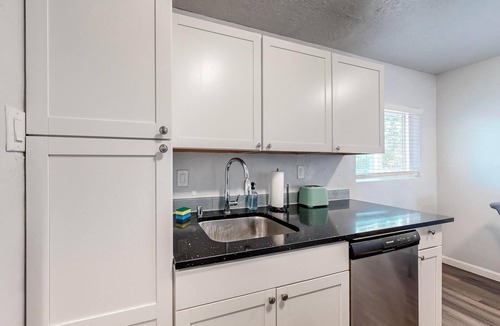 University Heights Apartment | No.1: King bed, 1b/1b, Walk to UNM
