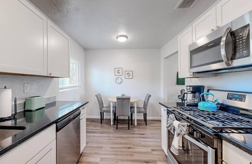 University Heights Apartment | No.1: King bed, 1b/1b, Walk to UNM