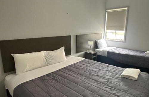 Cambridge Hotel | No 1 Motels