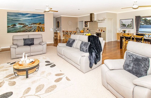 Mallacoota House | No 1 South Gateway five star plus.