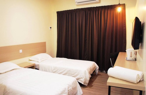 Simpang Ampat Hotel | No. 31 Maple Inn