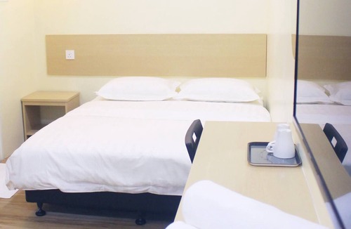 Simpang Ampat Hotel | No. 31 Maple Inn