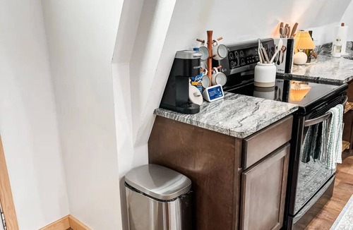 Corning House | No. 3537 Light & Airy Cozy Loft