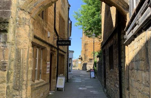 Sherborne Apartment | No.4 Ludbourne Hall