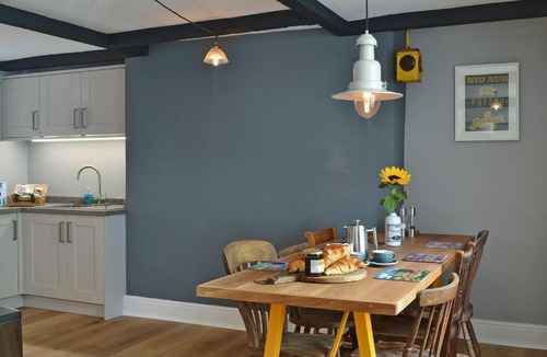 Pentrefelin House | No 5 @ Ginhaus