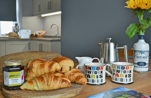 Pentrefelin House | No 5 @ Ginhaus