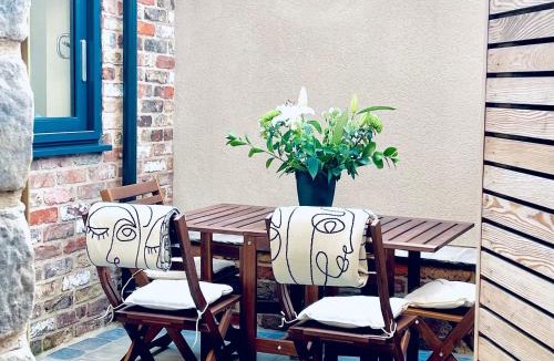 Knaresborough House | No 6 Bowling Green Yard