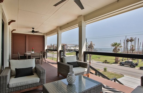 El Lago House | No Agenda! Beautiful bay views. It's time to relax and have fun.
