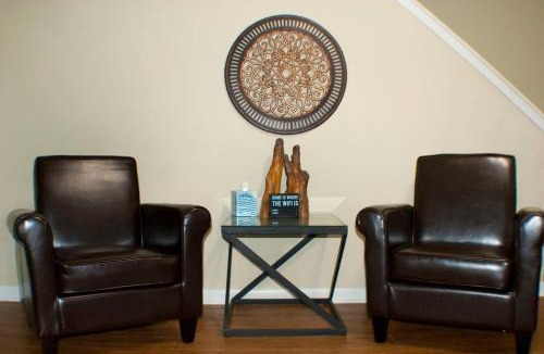 Southwood Valley Apartment | No Check-Out Work Sleeps 8! Family-Friendly C