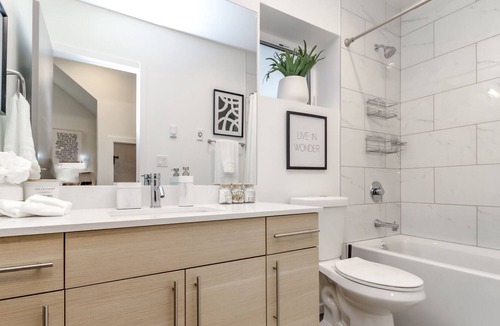 South Delridge House | *NO CHORES* Centrally Located Modern Home