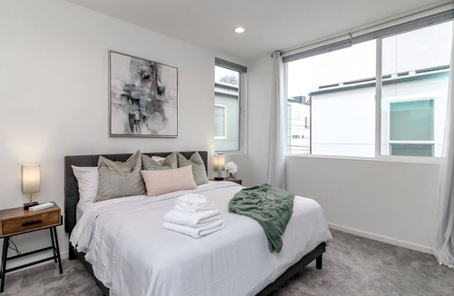 South Delridge House | *NO CHORES* Centrally Located Modern Home