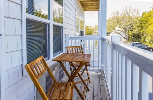 Southport Condo | No Cleaning Fee - Condo With Waterfront Pool/Beach