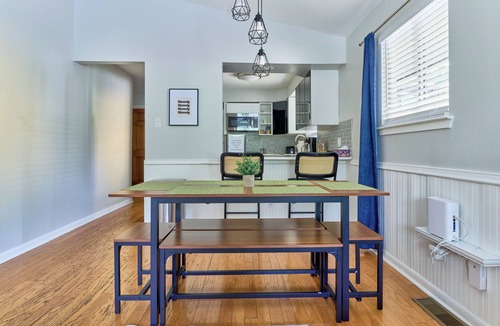 Travis Heights House | No Cleaning Fee Great Neighborhood PETS Allowed!