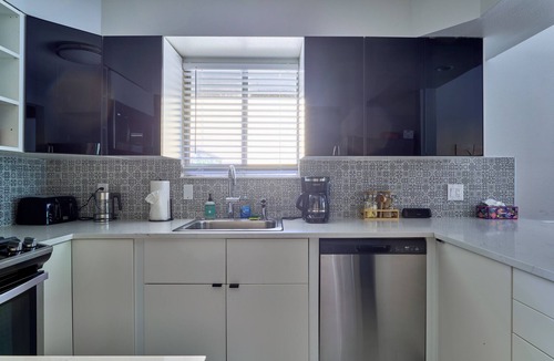 Travis Heights House | No Cleaning Fee Great Neighborhood PETS Allowed!