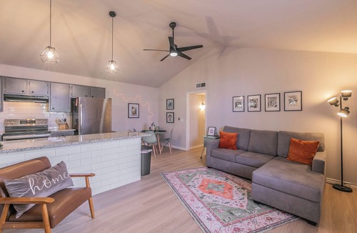 Fort Worth House | No Cleaning Fee!~King Bed~Near Dickies,TCU, cultural district~Sleeps 6
