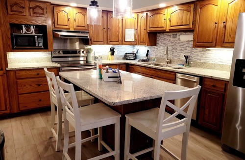 Newport House | No Cleaning Fee - Steps to Entertainment - King Bed - Family Friendly