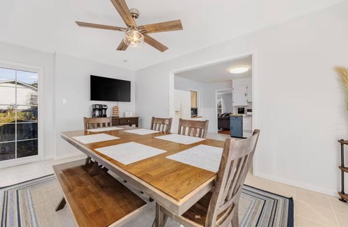 Bristol House | No cleanup chores, arcade, fire pit, close to casino, I81, downtown.