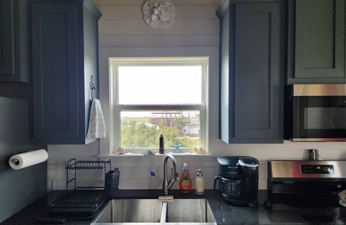 Gilchrist Cabin | No Egrets- Beach & Bay Views, Steps from Beach