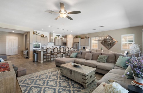 Palm Valley House | No Fee Heated pool & Spa gorgeous House.