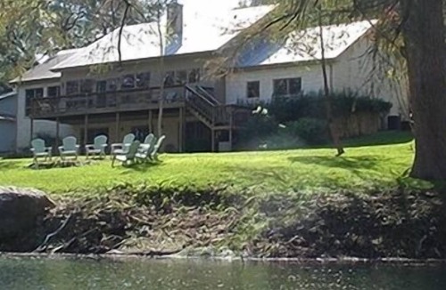 Gruene House | No Flood! Gruene House & Cabin on Guadalupe! 7Bdrm/4.5Baths/Kayaks, Sleeps-28!