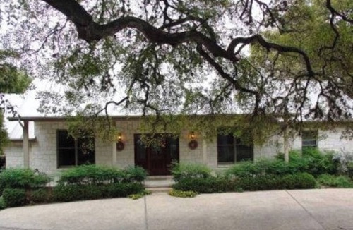Gruene House | No Flood! Gruene House & Cabin on Guadalupe! 7Bdrm/4.5Baths/Kayaks, Sleeps-28!