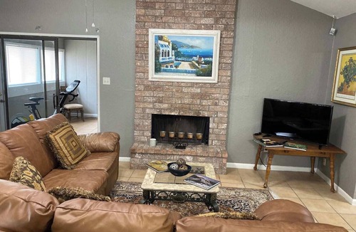 South Side House | No Frills 2BR Stay | Work Crews & Extd Stays