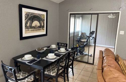 South Side House | No Frills 2BR Stay | Work Crews & Extd Stays