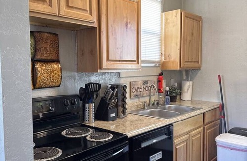 Midvale House | No-Frills Rental | Work Crew Stay | Pet Friendly