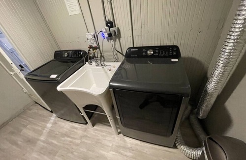 Midvale House | No-Frills Rental | Work Crew Stay | Pet Friendly