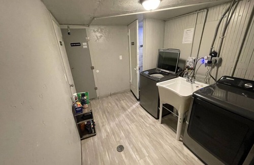 Midvale House | No-Frills Rental | Work Crew Stay | Pet Friendly