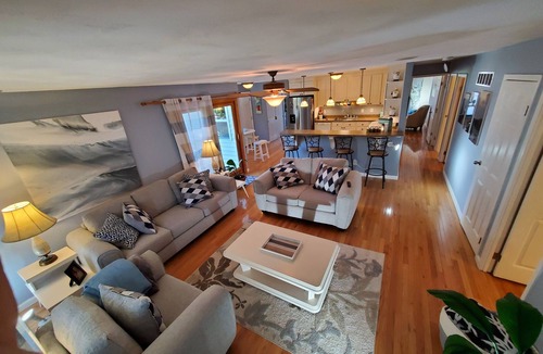 Tesson Ferry House | No parties, quiet, 3 bed, 2 bath.
