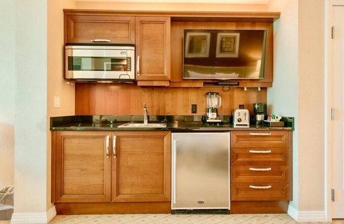 Las Vegas Condo | No Resort Fee ! Balcony Strip View Suite - Pool