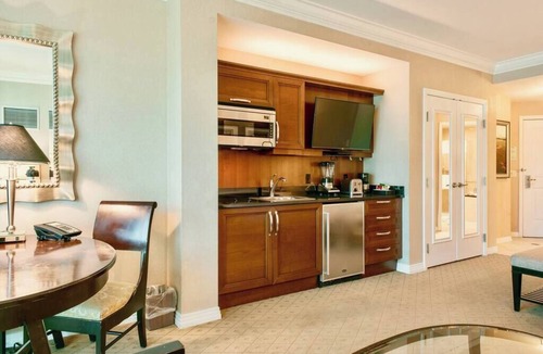 Las Vegas Condo | No Resort Fee ! Balcony Strip View Suite - Pool