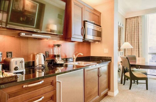 Las Vegas Condo | No Resort Fee ! Balcony Strip View Suite - Pool
