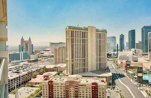 Las Vegas Condo | No Resort Fee ! Balcony Strip View Suite - Pool
