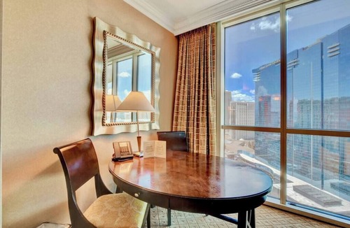 Las Vegas Condo | No Resort Fee ! Strip View Suite - Pools & Parking