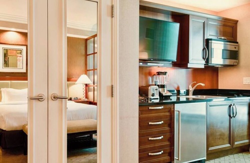 Las Vegas Condo | No Resort Fee ! Strip View Suite - Pools & Parking