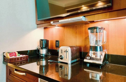 Las Vegas Condo | No Resort Fee ! Strip View Suite - Pools & Parking