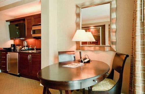 Las Vegas Condo | No Resort Fee ! Strip View Suite - Pools & Parking