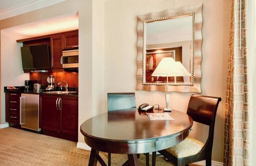 Las Vegas Condo | No Resort Fee ! Strip View Suite - Pools & Parking