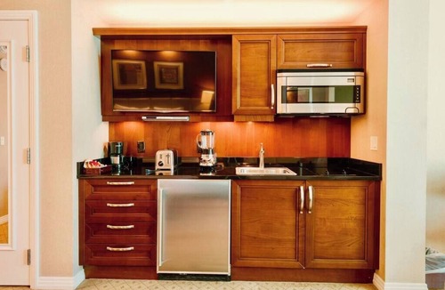 Las Vegas Condo | No Resort Fee ! Strip View Suite - Pools & Parking