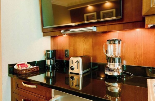 Las Vegas Condo | No Resort Fee ! Strip View Suite - Pools & Parking
