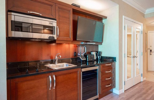 Las Vegas Condo | No Resort Fee Strip View Suite + Free Valet+ Pool