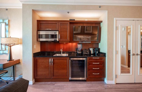 Las Vegas Condo | No Resort Fee Strip View Suite + Free Valet+ Pool