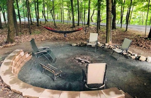 Johnsonville Apartment | “No Sleep ‘Til Brooklyn “- Vintage Eclectic Studio