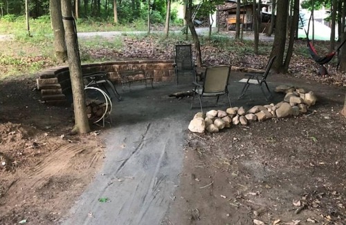 Johnsonville Apartment | “No Sleep ‘Til Brooklyn “- Vintage Eclectic Studio