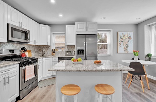 Chestnut Hill Apartment | No-stairs - Chestnut Hill 2 BR/2 Bath